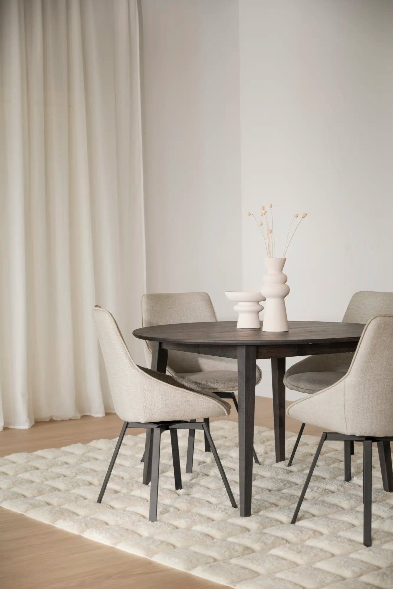 Rowico FILIPPA -pöytä