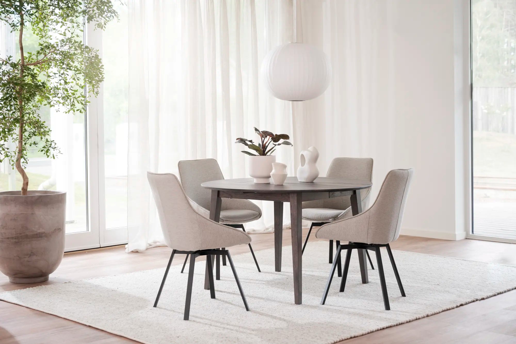 Rowico FILIPPA -pöytä