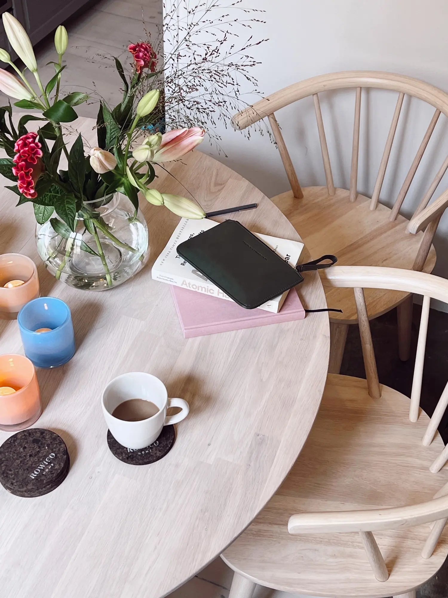 Rowico FILIPPA -pöytä