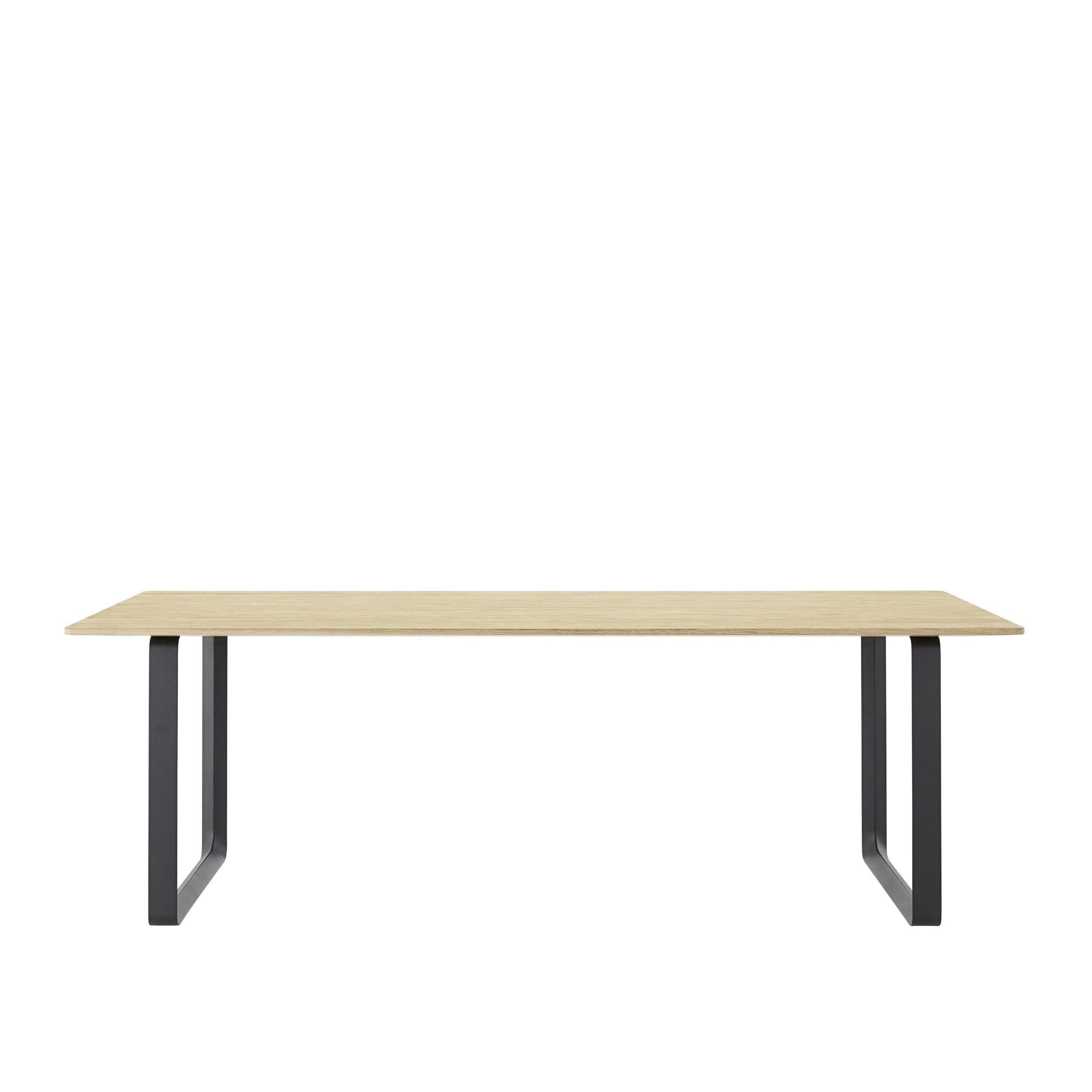 Muuto 70/70 -pöytä, solid oak