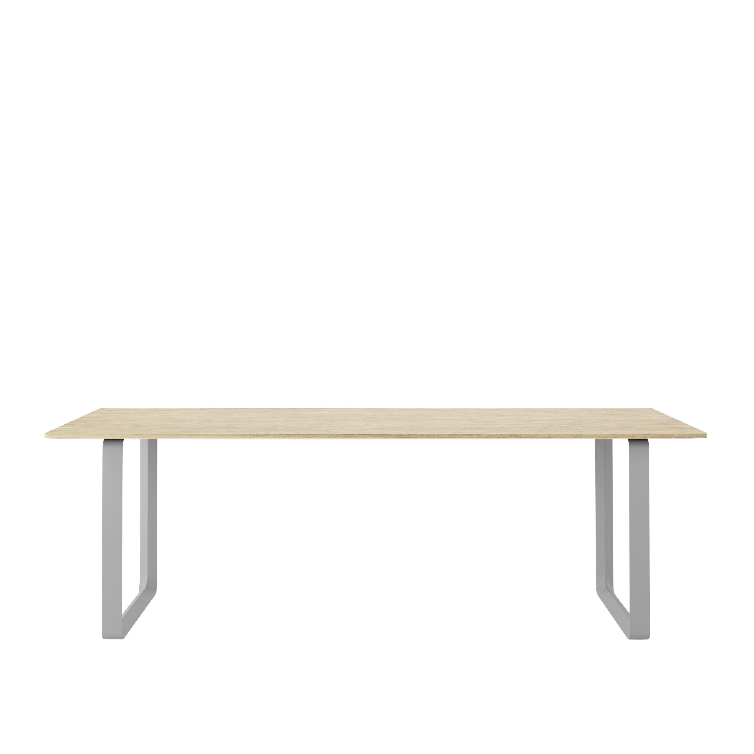 Muuto 70/70 -pöytä, solid oak