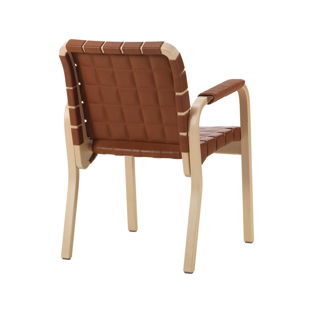 Artek 45 -nojatuoli, tikattu nahka ja nahkakierteet