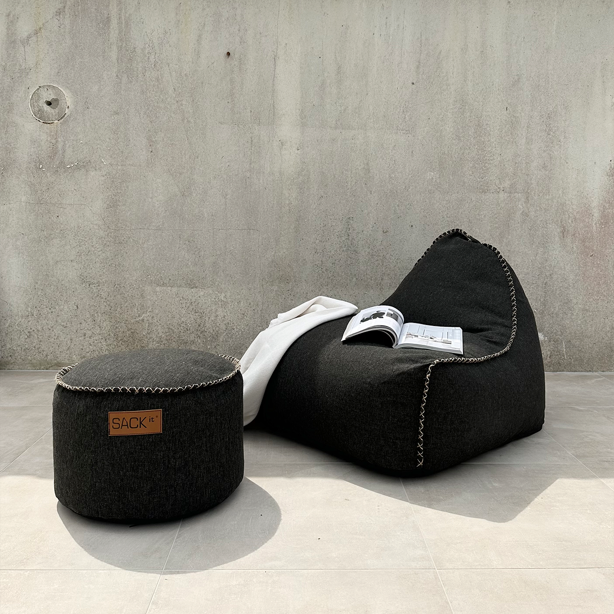 Sackit COBANA LOUNGE -säkkituoli  ja POUF -rahi