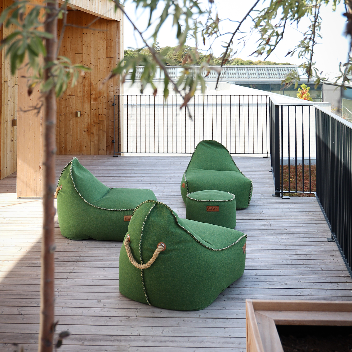 Sackit COBANA LOUNGE -säkkituoli  ja POUF -rahi