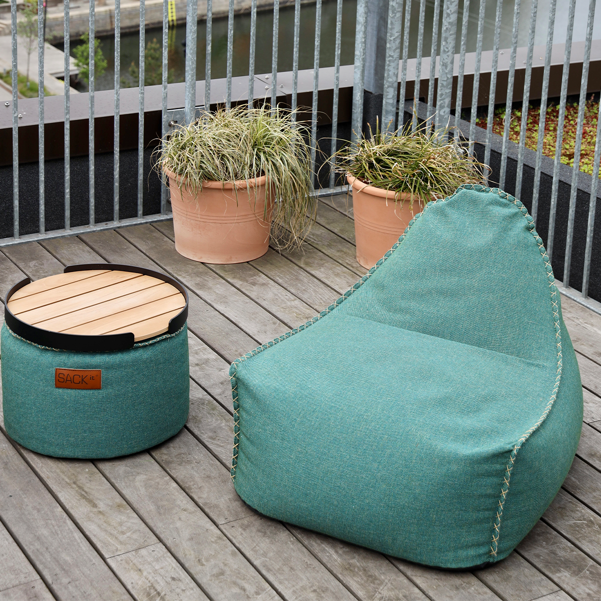 Sackit COBANA LOUNGE -säkkituoli  ja POUF -rahi