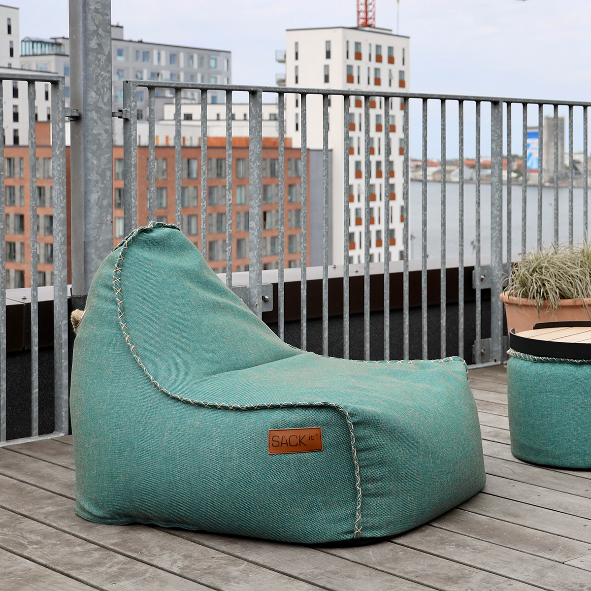 Sackit COBANA LOUNGE -säkkituoli  ja POUF -rahi