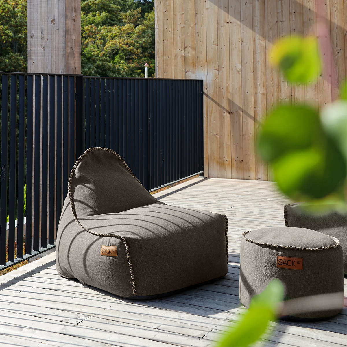 Sackit COBANA LOUNGE -säkkituoli  ja POUF -rahi