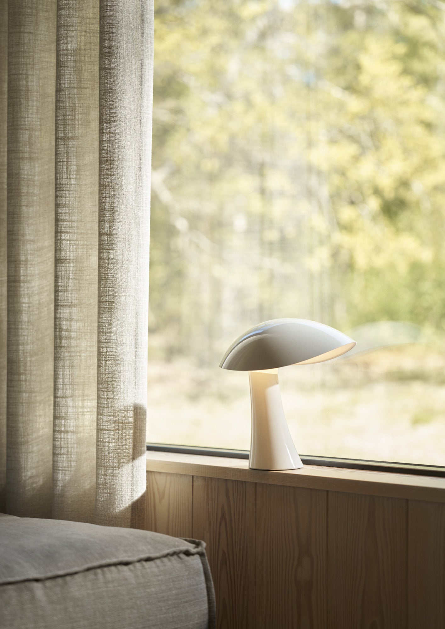 Louis Poulsen RUMEE 220 PORTABLE -ladattava valaisin