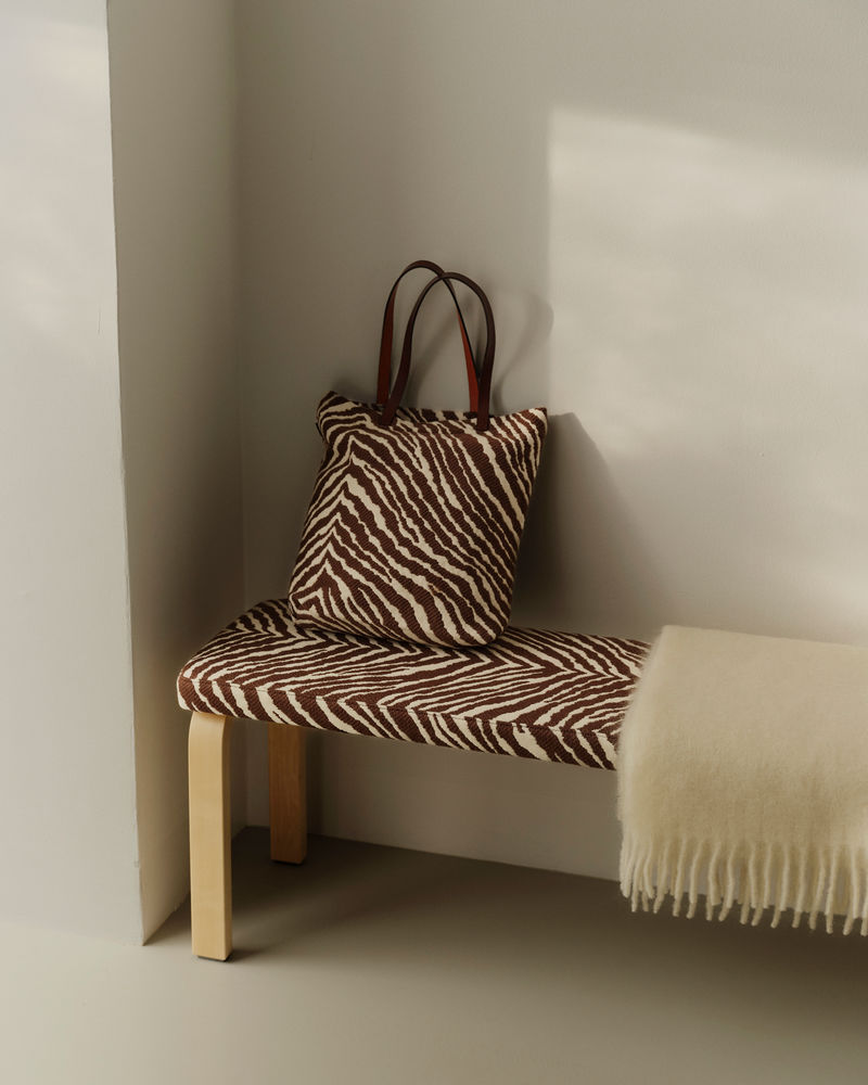 Artek ZEBRA -kassi, ruskea-valkoinen