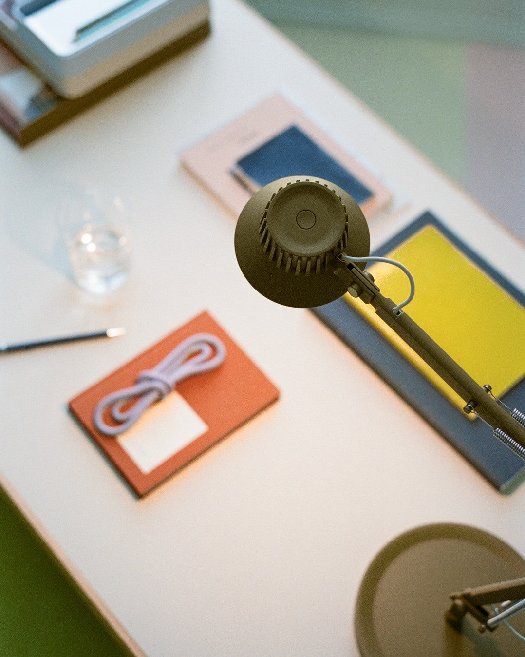 Muuto DEDICATE -pöytävalaisin