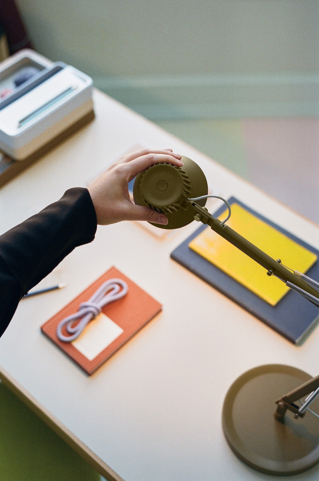 Muuto DEDICATE -pöytävalaisin