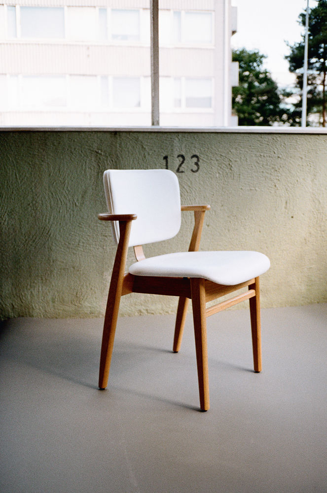Artek DOMUS -tuoli, nahkaverhoiltu