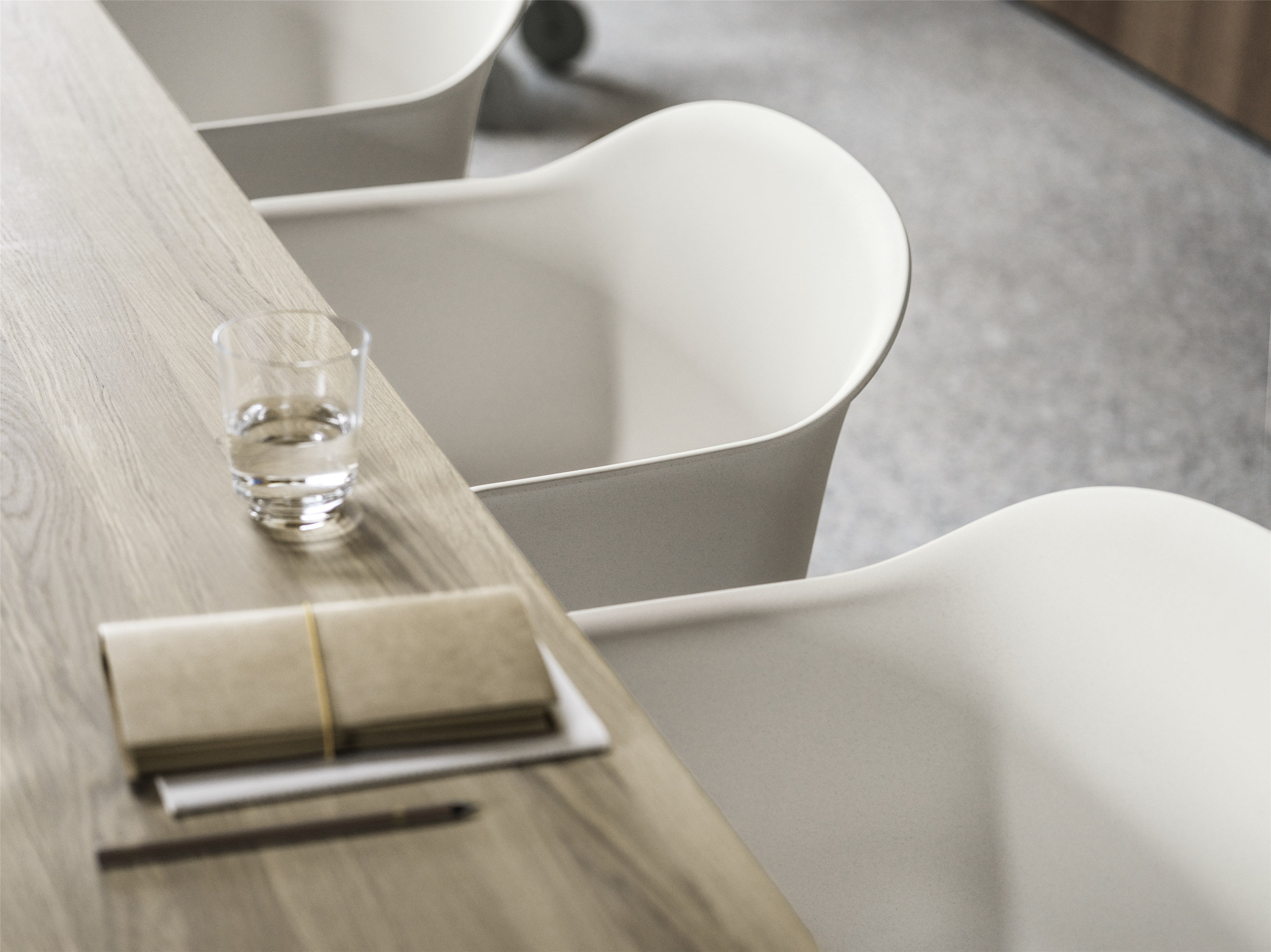 Muuto 70/70 -pöytä, solid oak