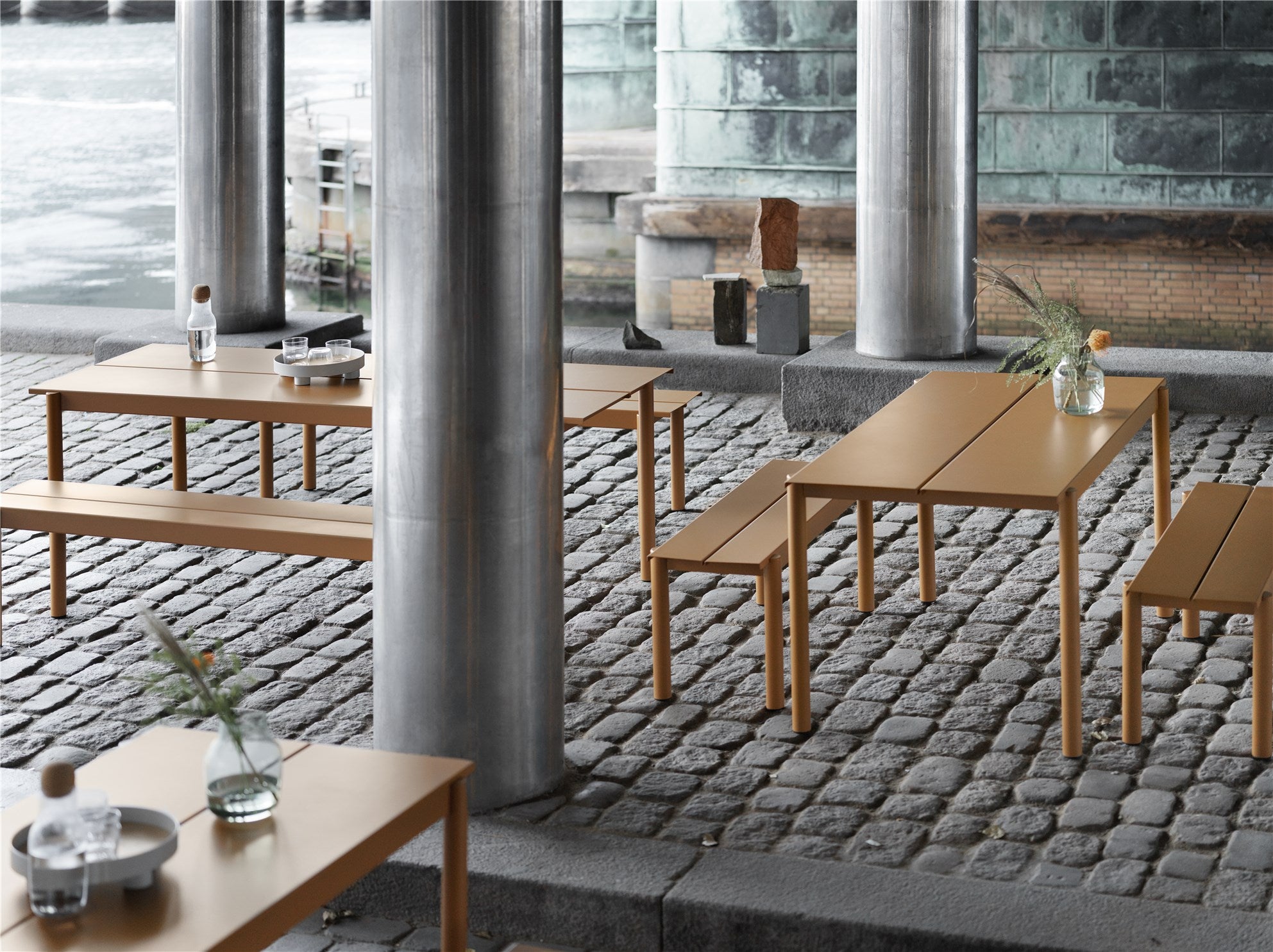 Muuto LINEAR STEEL -pöytä