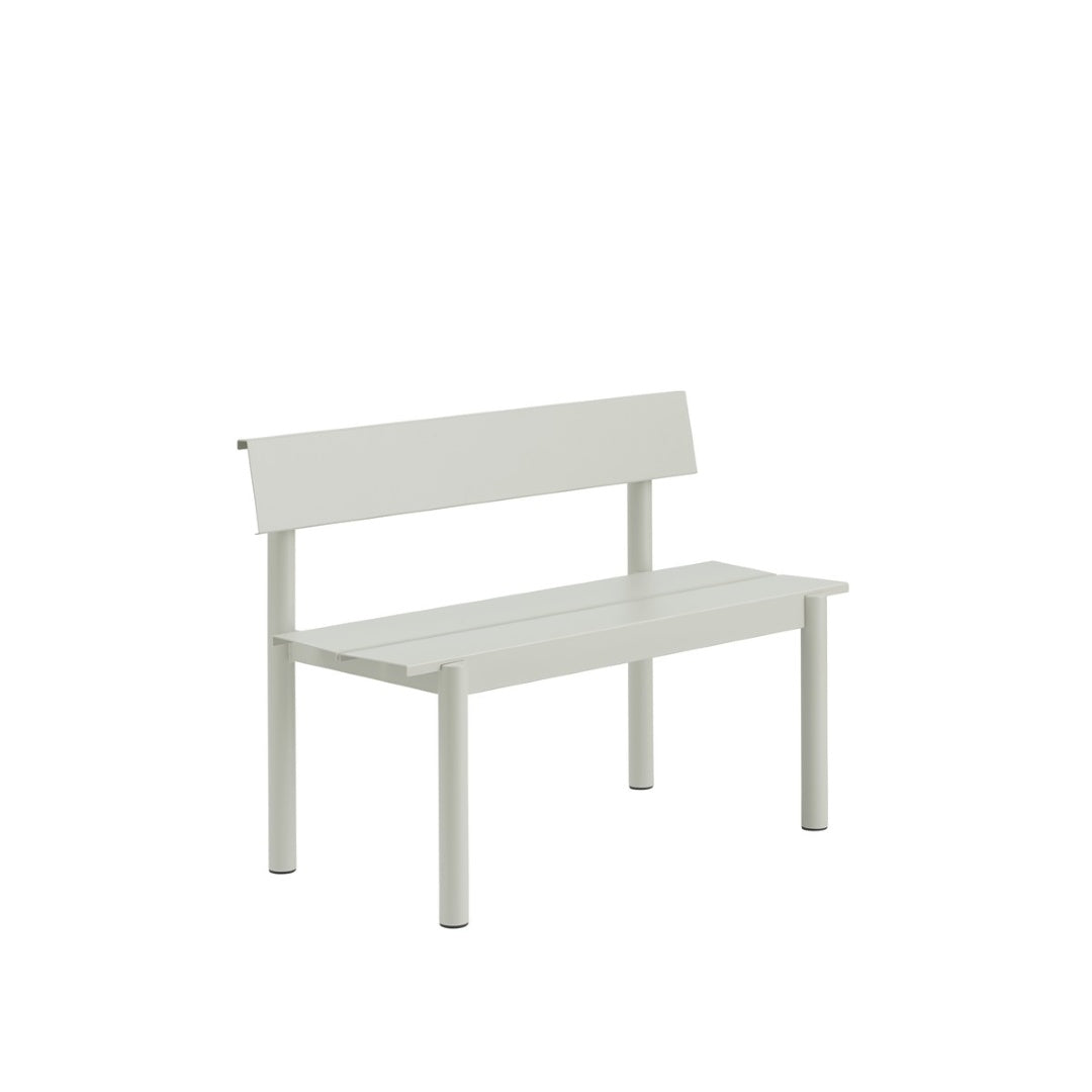 Muuto LINEAR STEEL -penkki selkänojalla