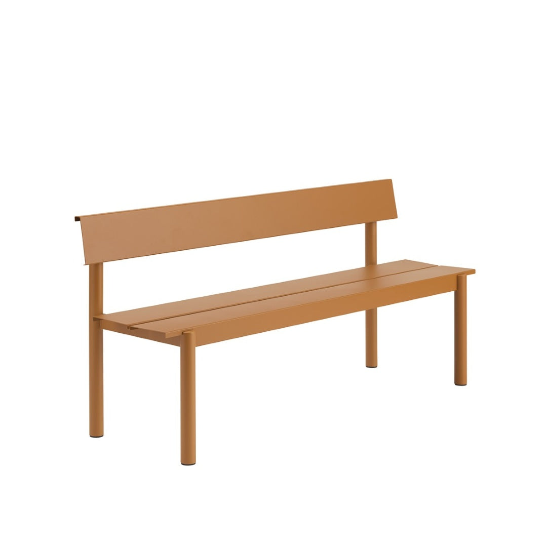 Muuto LINEAR STEEL -penkki selkänojalla