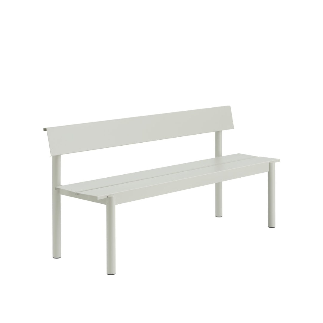 Muuto LINEAR STEEL -penkki selkänojalla