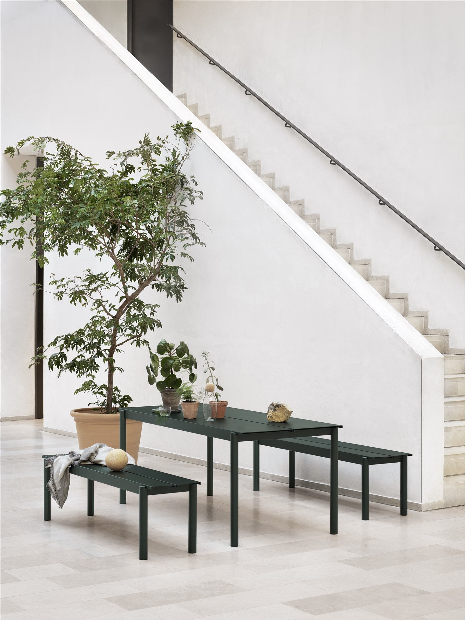 Muuto LINEAR STEEL -penkki