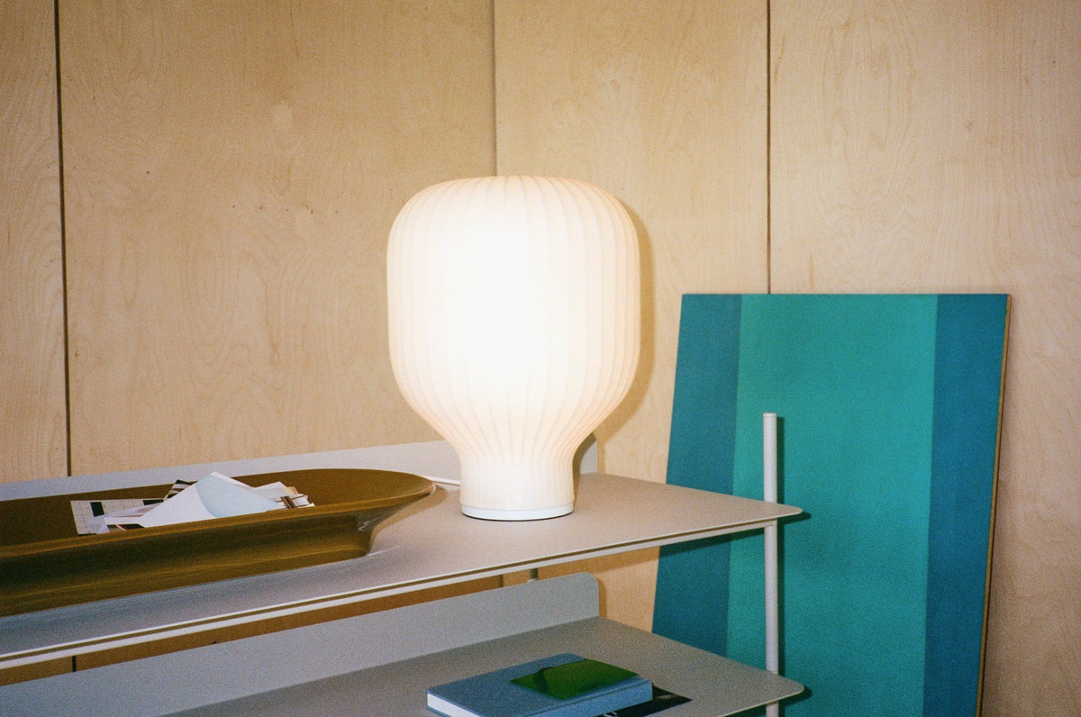 Muuto STRAND -pöytävalaisin