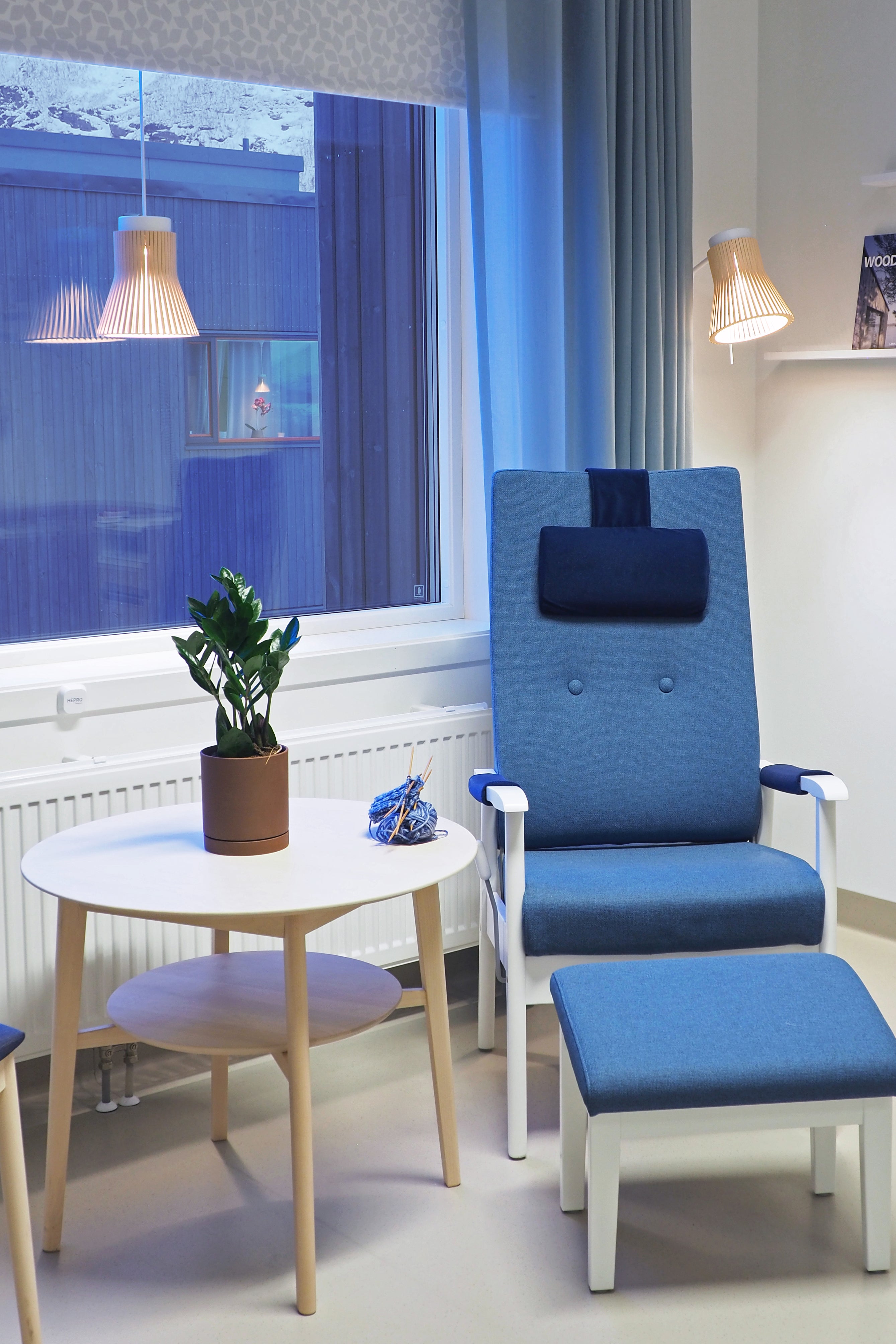 Secto PETITE 4630 -seinävalaisin