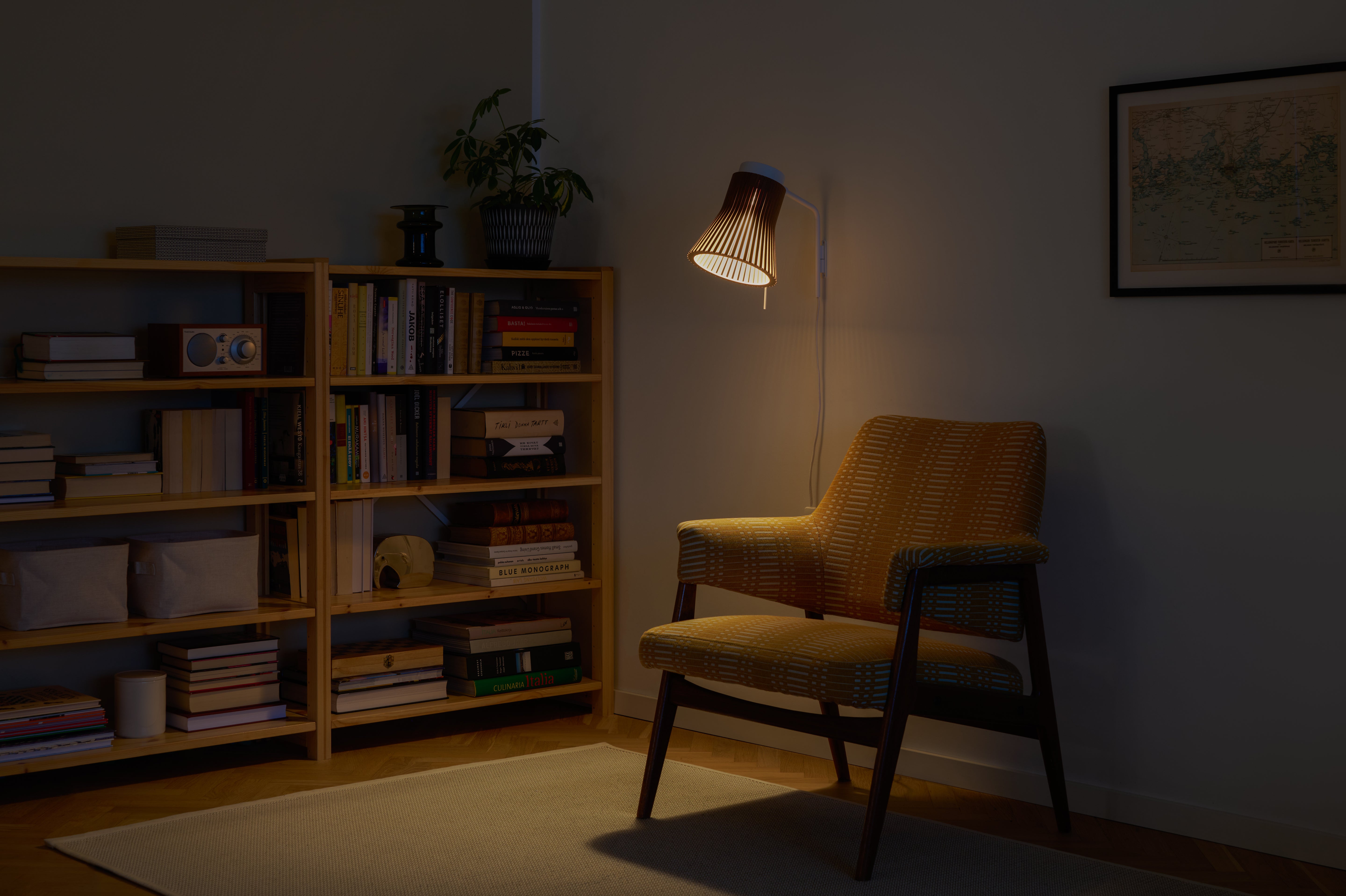 Secto PETITE 4630 -seinävalaisin