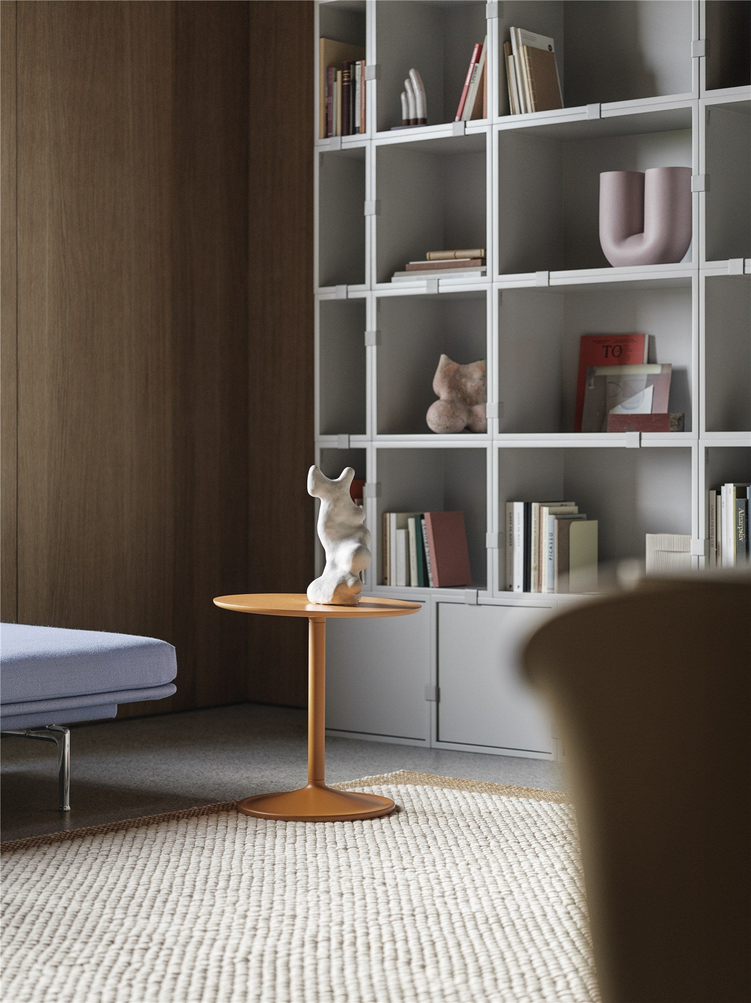 Muuto STACKED STORAGE SYSTEM -kirjahylly, kokoonpano 1