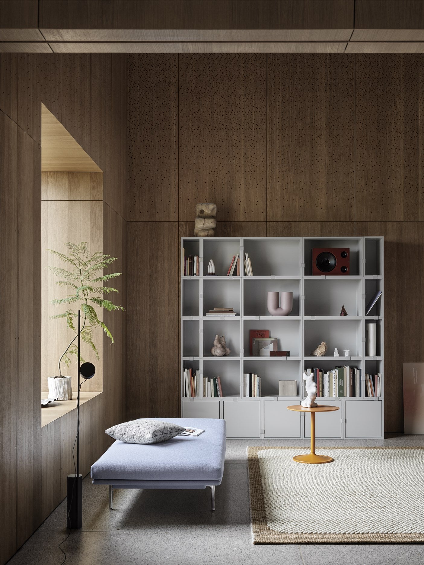 Muuto STACKED STORAGE SYSTEM -kirjahylly, kokoonpano 1
