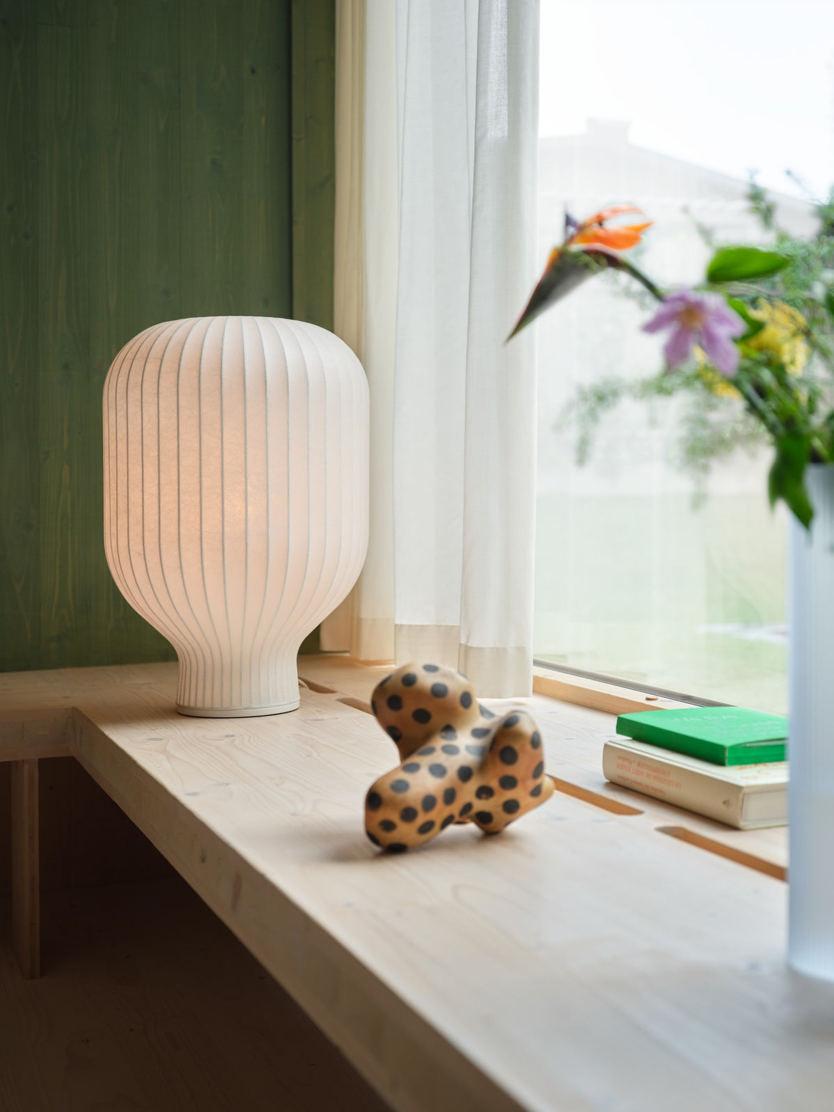 Muuto STRAND -pöytävalaisin