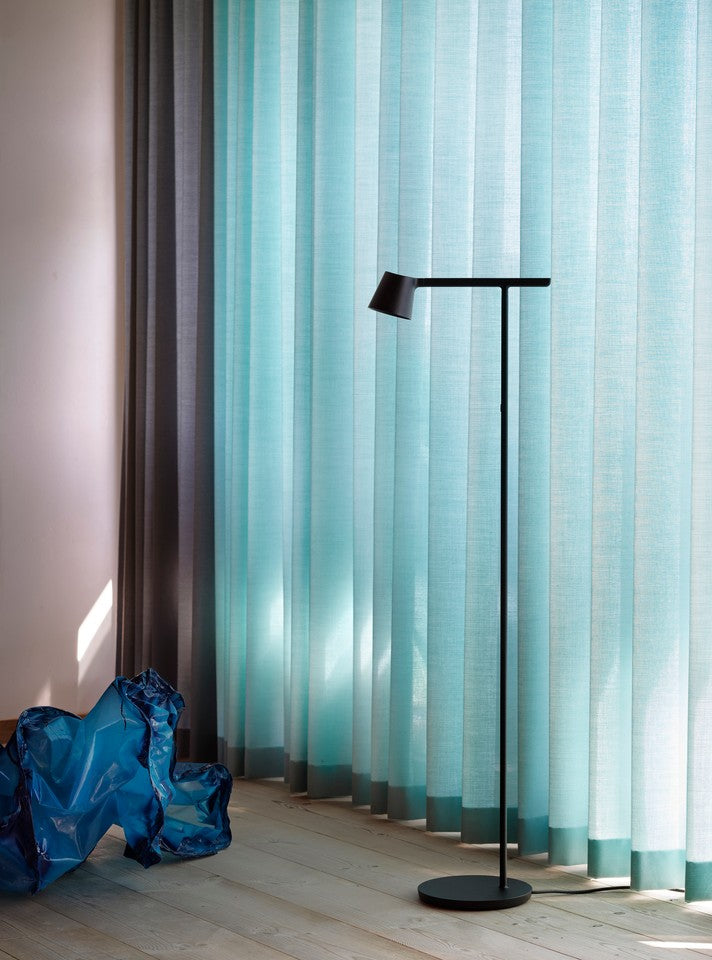 Muuto TIP -lattiavalaisin