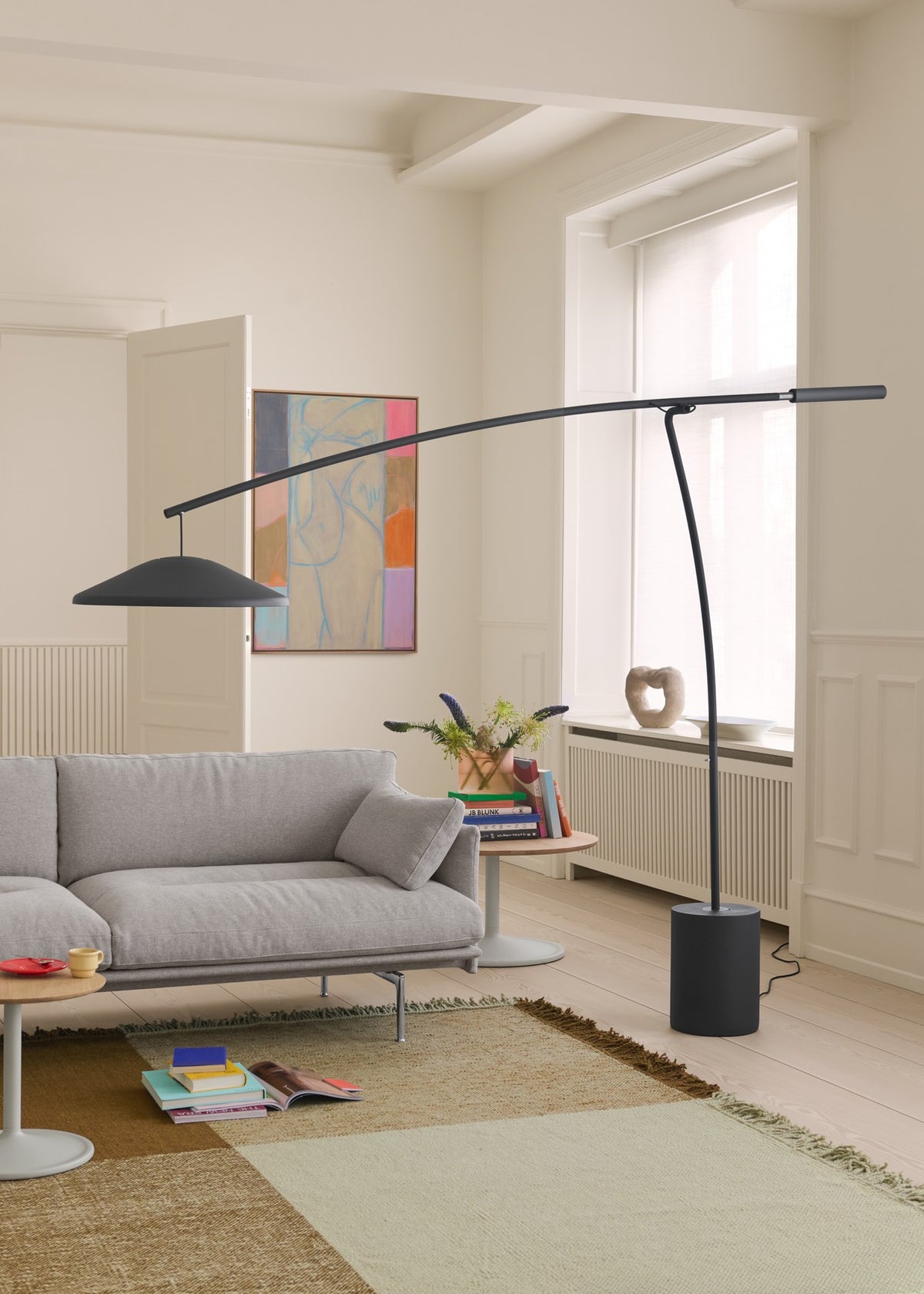 Muuto CONTRA -lattiavalaisin