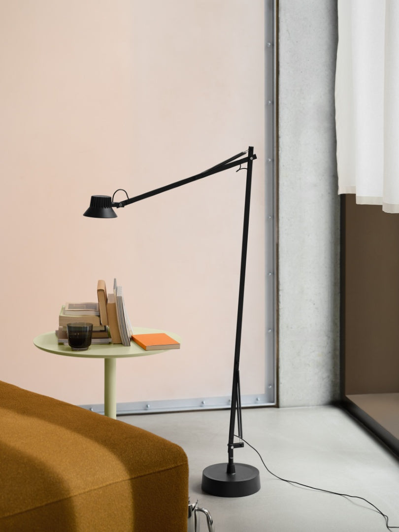 Muuto DEDICATE -lattiavalaisin