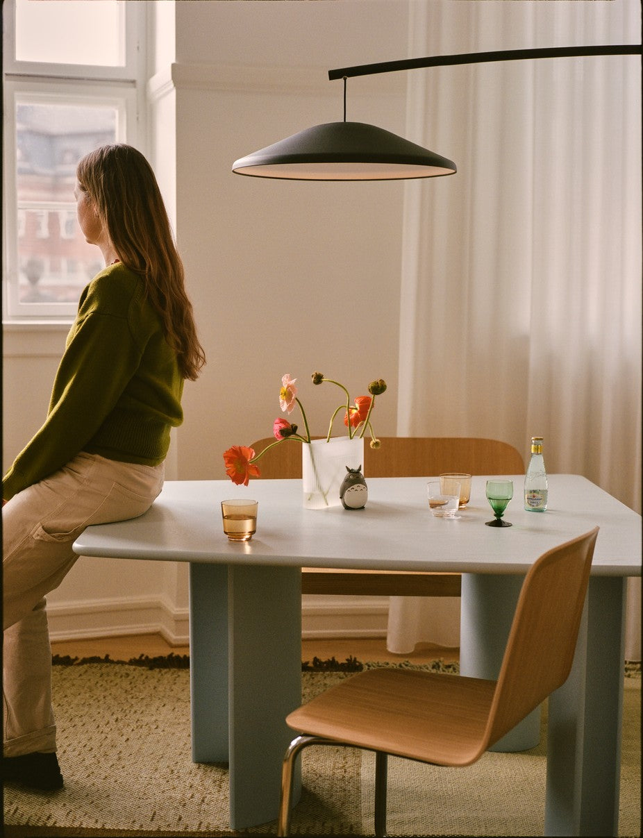Muuto CONTRA -lattiavalaisin