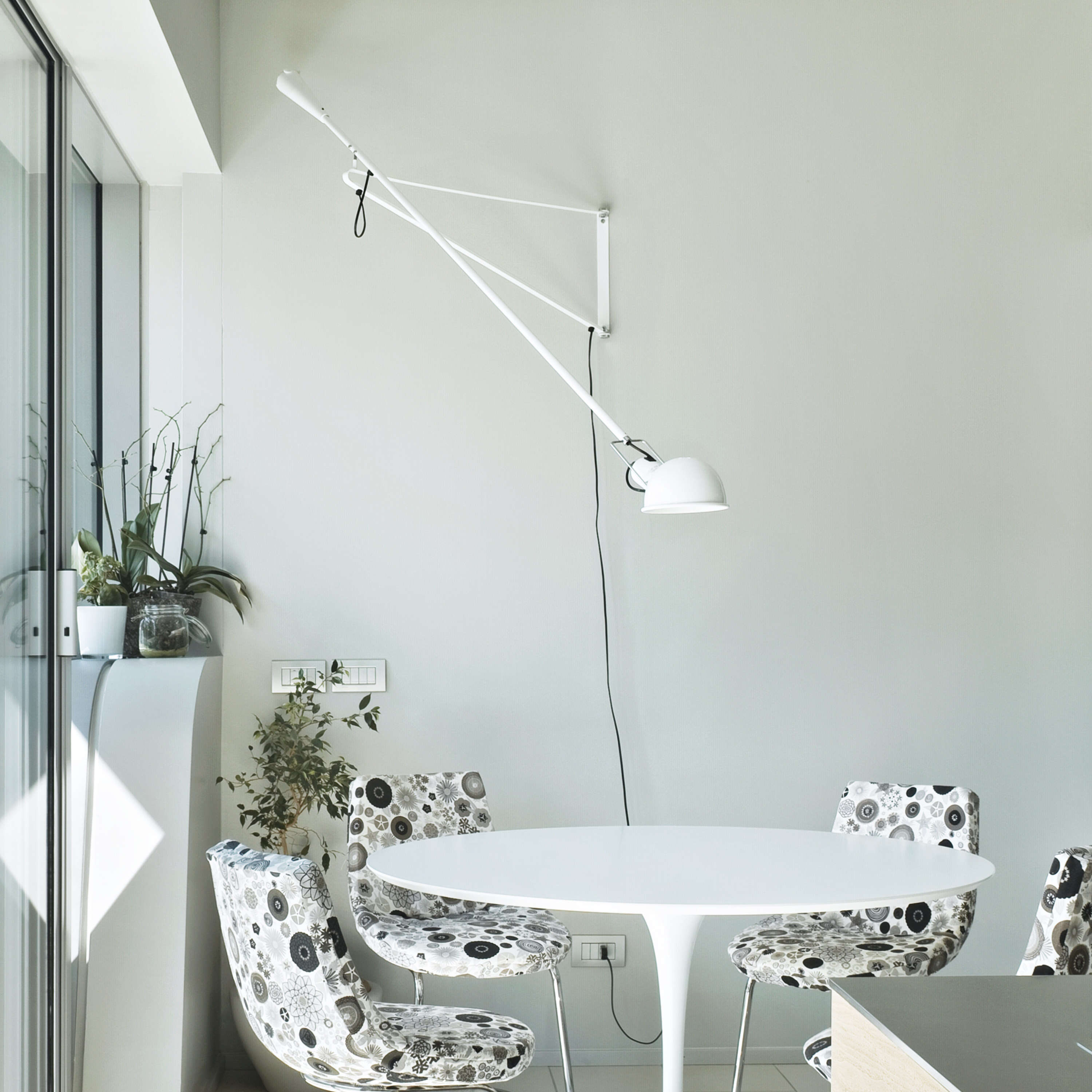 Flos 265 -seinävalaisin