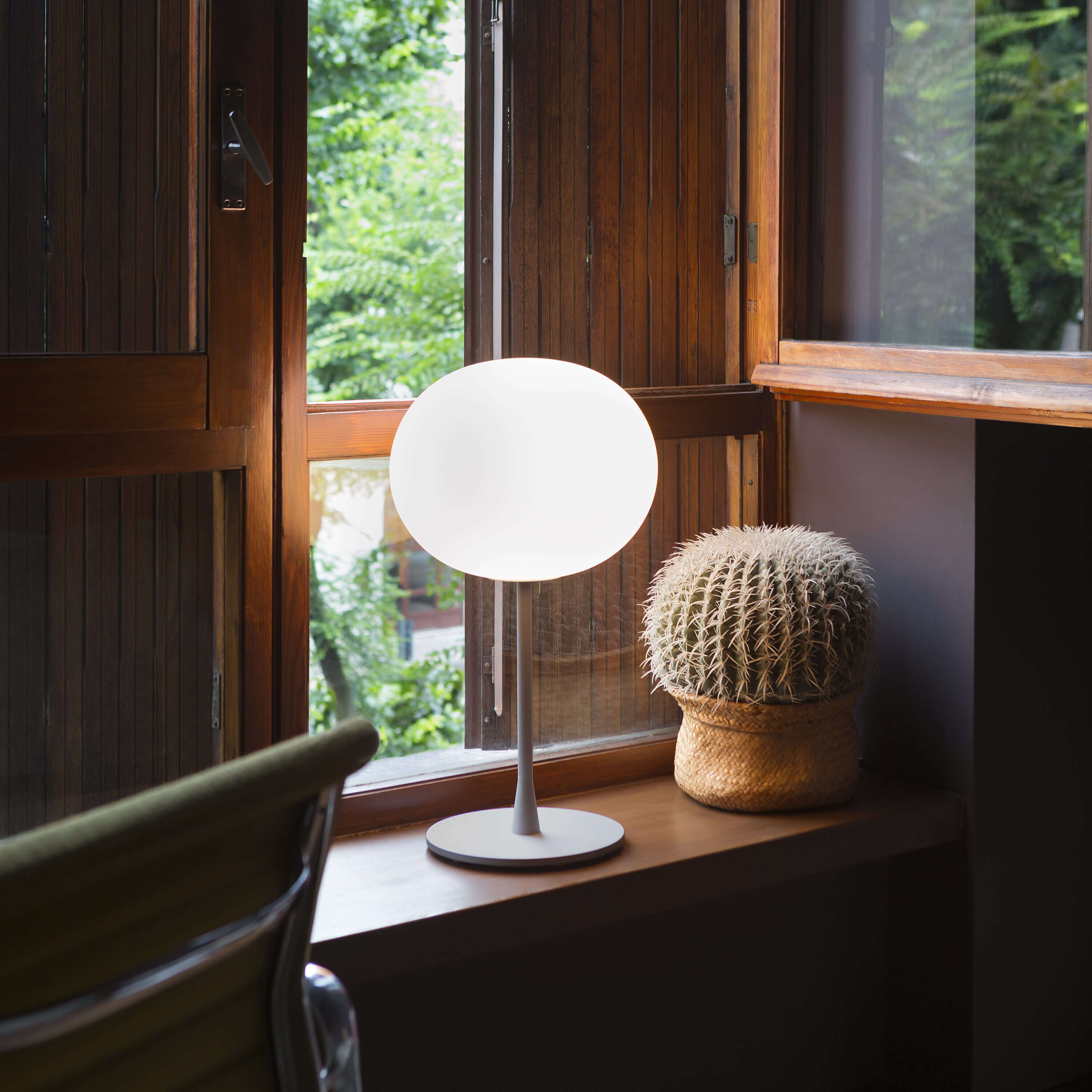 Flos GLO BALL T -pöytävalaisin