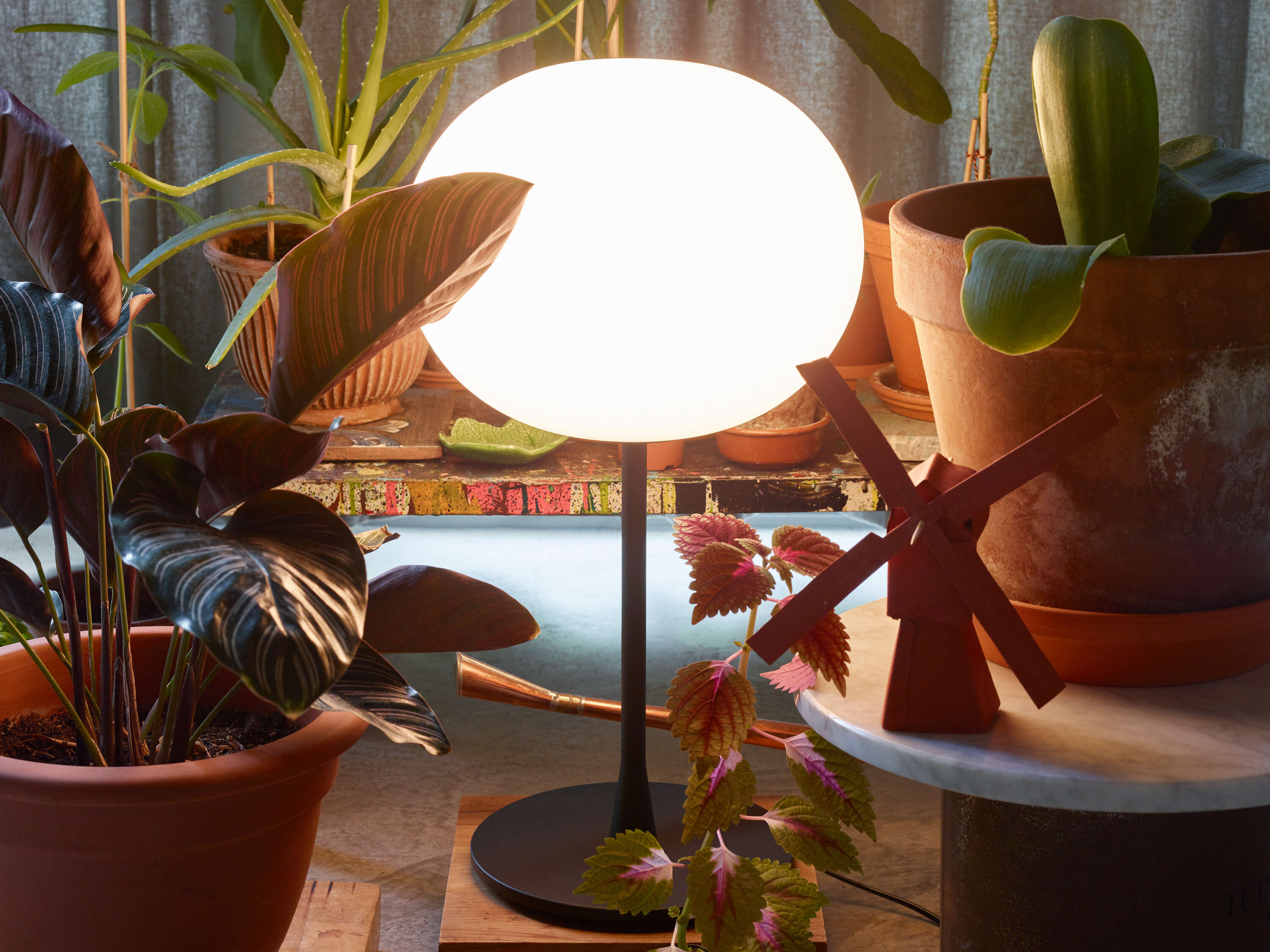 Flos GLO BALL T -pöytävalaisin