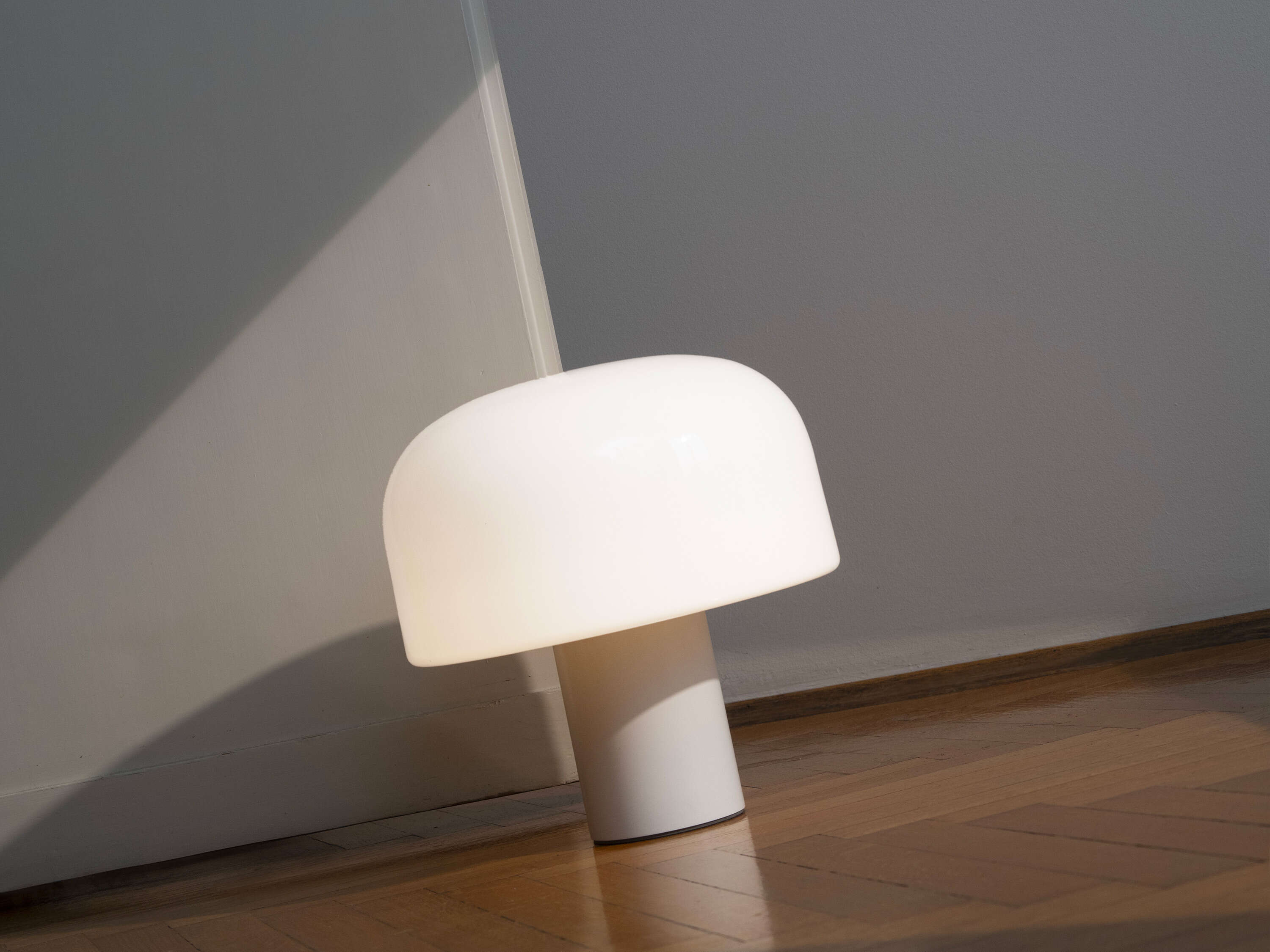 Flos BELLHOP GLASS T -pöytävalaisin