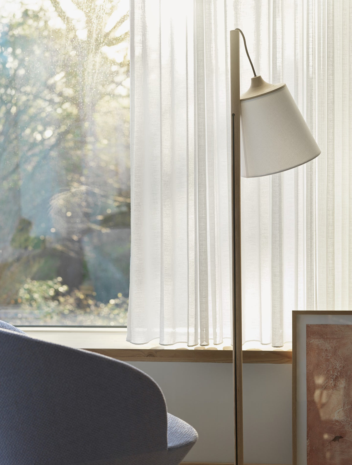 Muuto PULL -lattiavalaisin