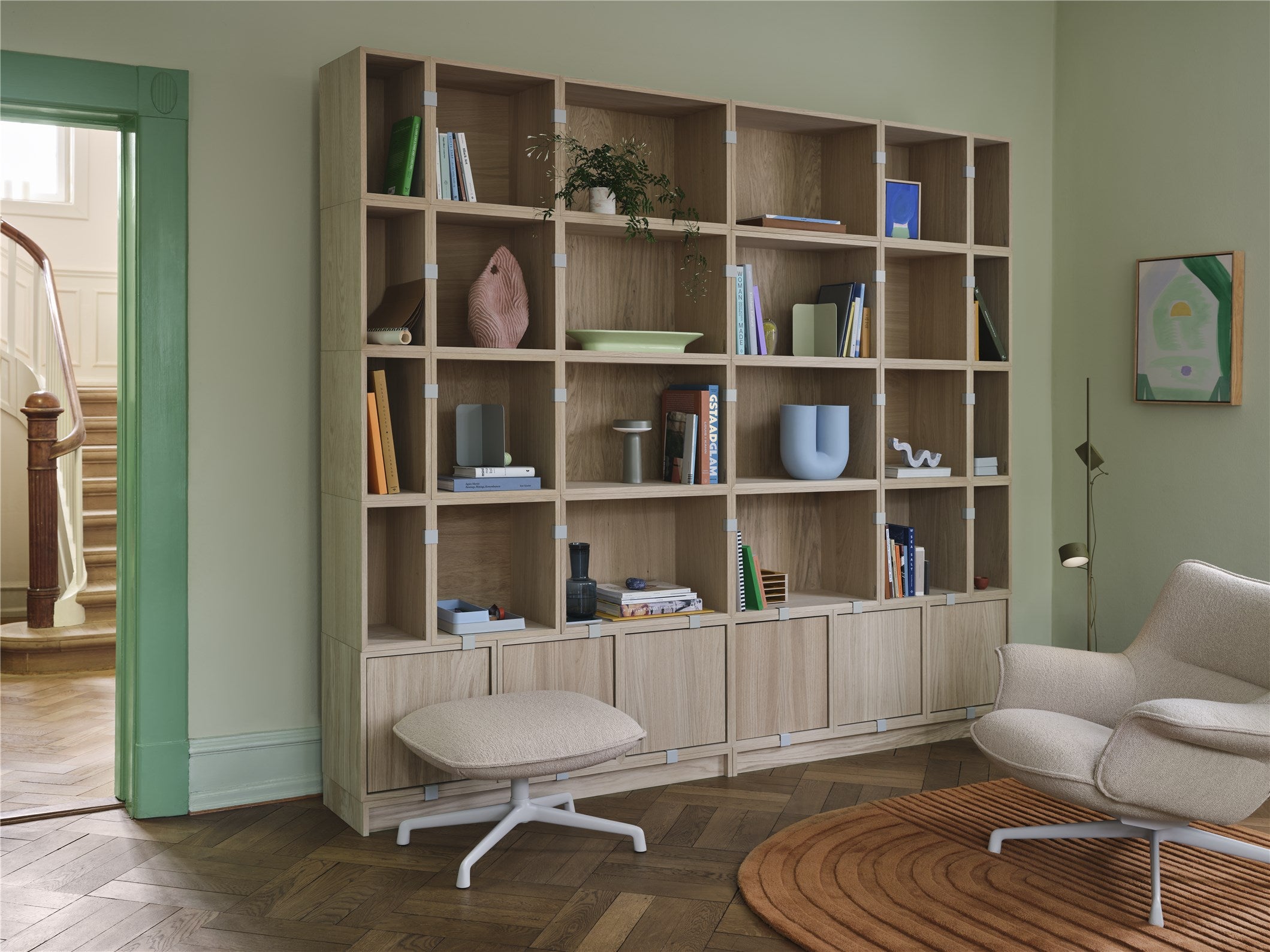 Muuto STACKED STORAGE SYSTEM -kirjahylly, kokoonpano 1