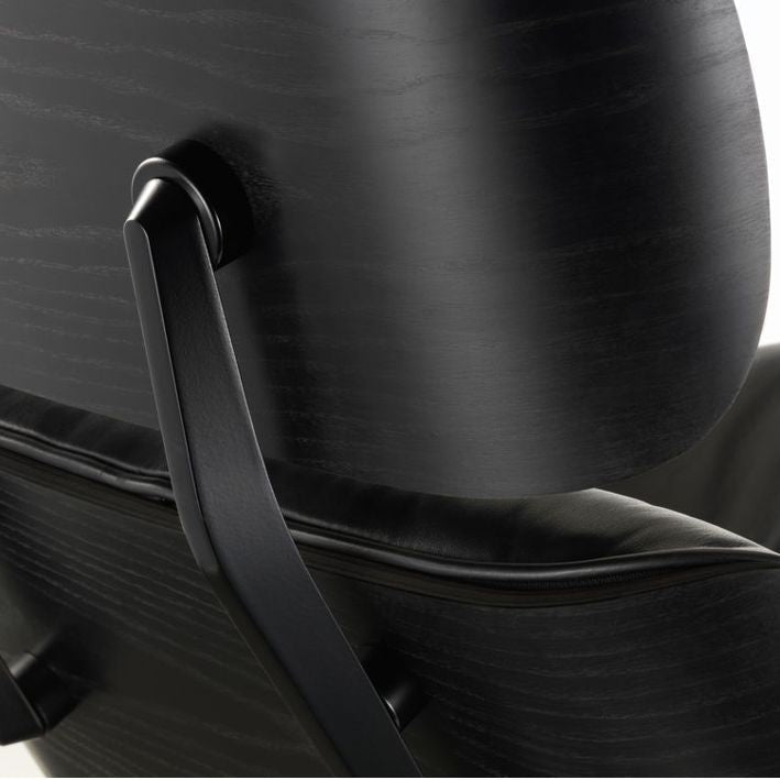 Vitra EAMES LOUNGE -nojatuoli ja OTTOMAN -rahi, black ash