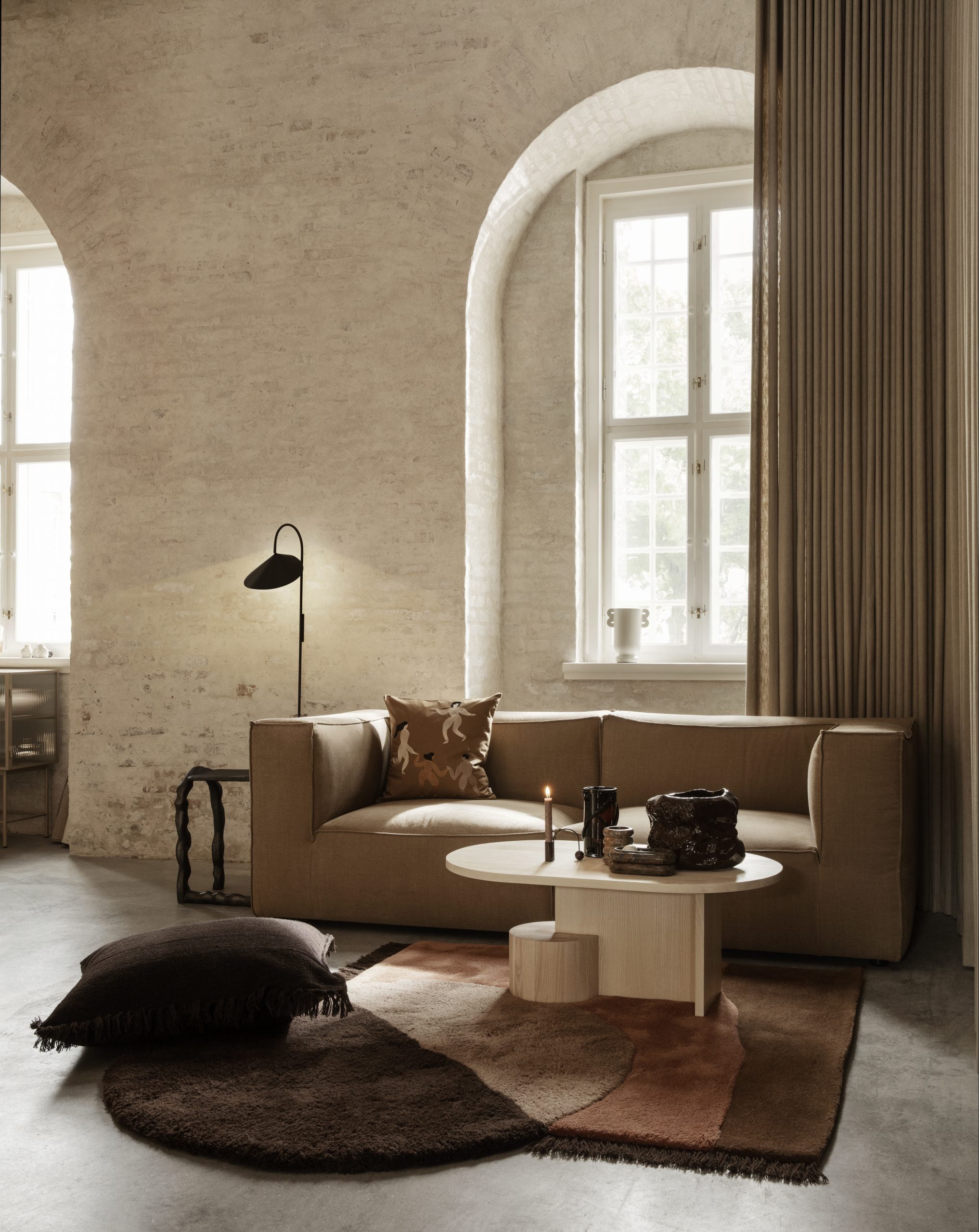 Ferm Living ARUM -seinävalaisin