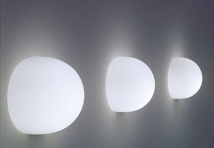 Flos GLO-BALL W -seinävalaisin