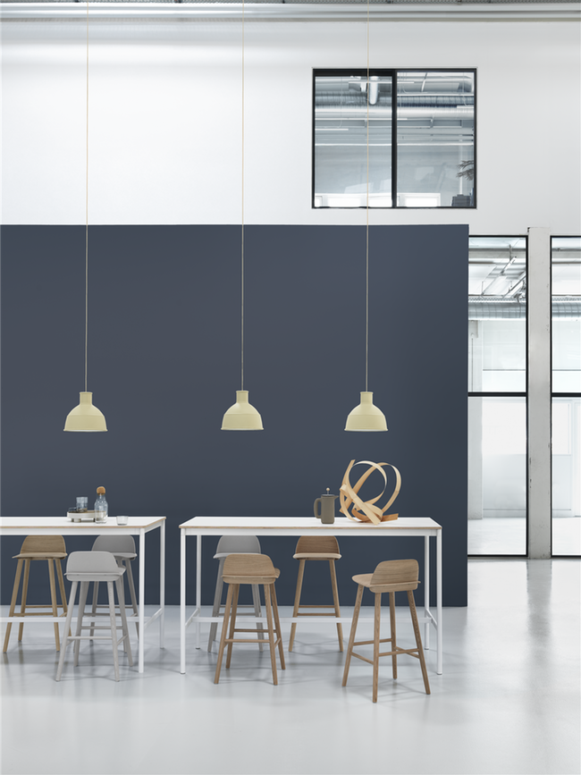 Muuto BASE HIGH -pöytä