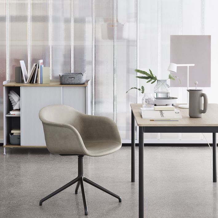 Muuto TIP -pöytävalaisin