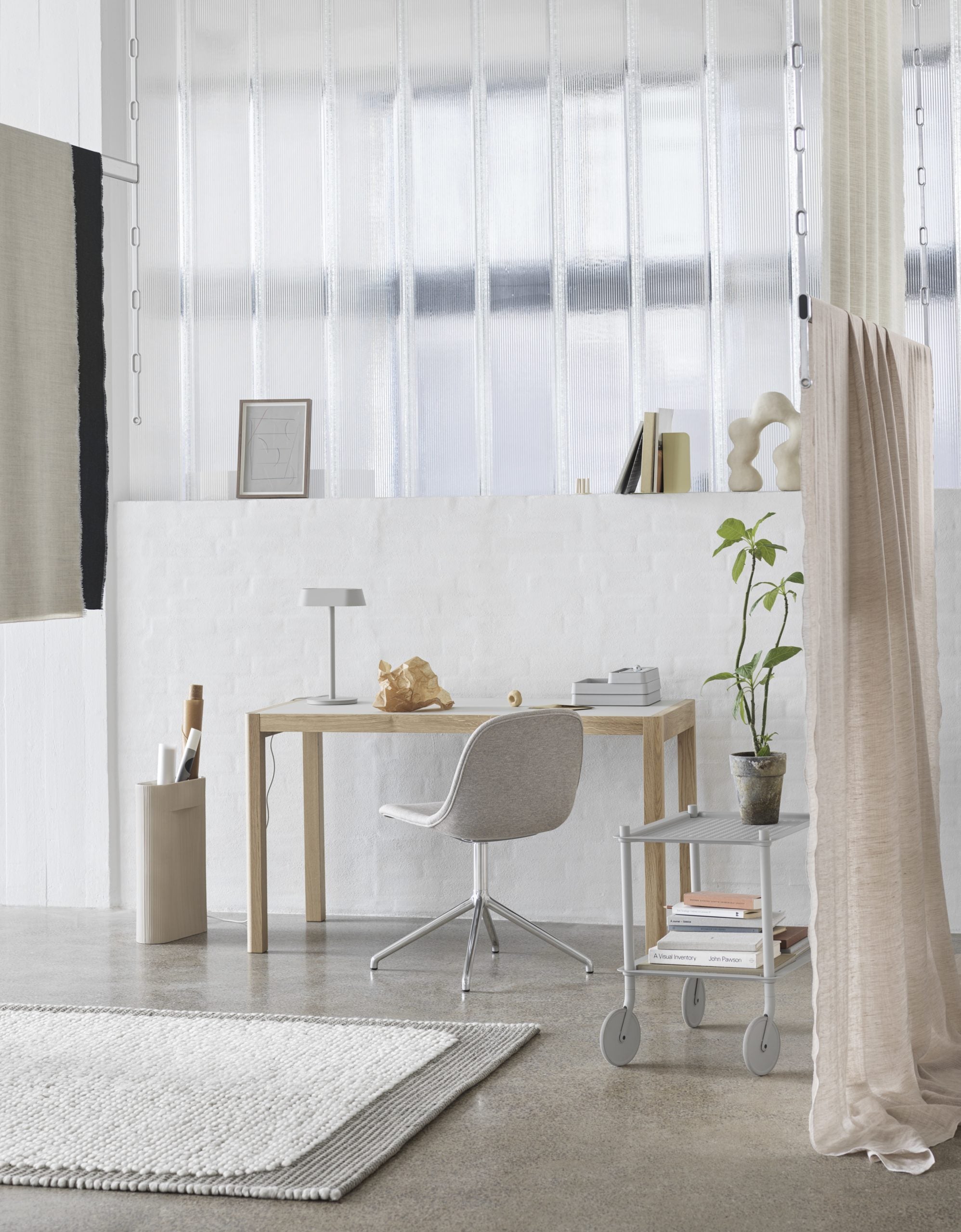 Muuto WORKSHOP TABLE -ruokapöytä