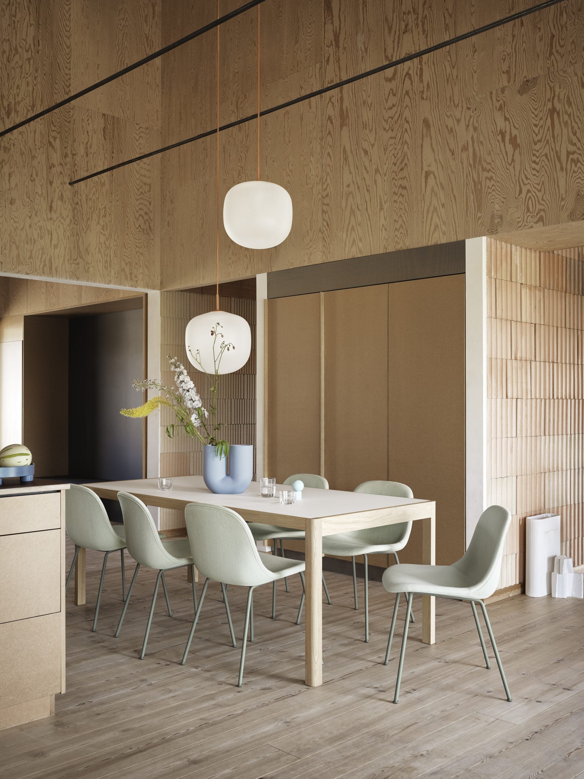 Muuto WORKSHOP TABLE -ruokapöytä