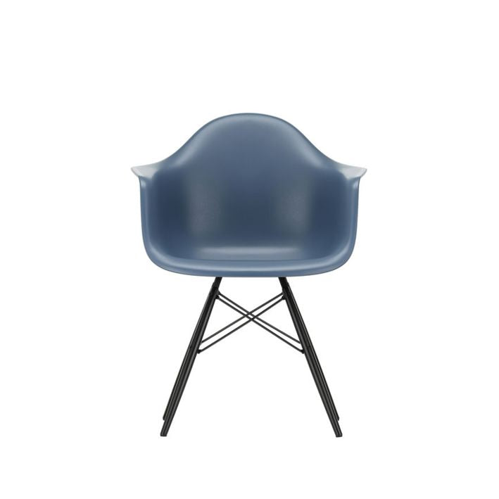 Vitra DAW-käsinojatuoli